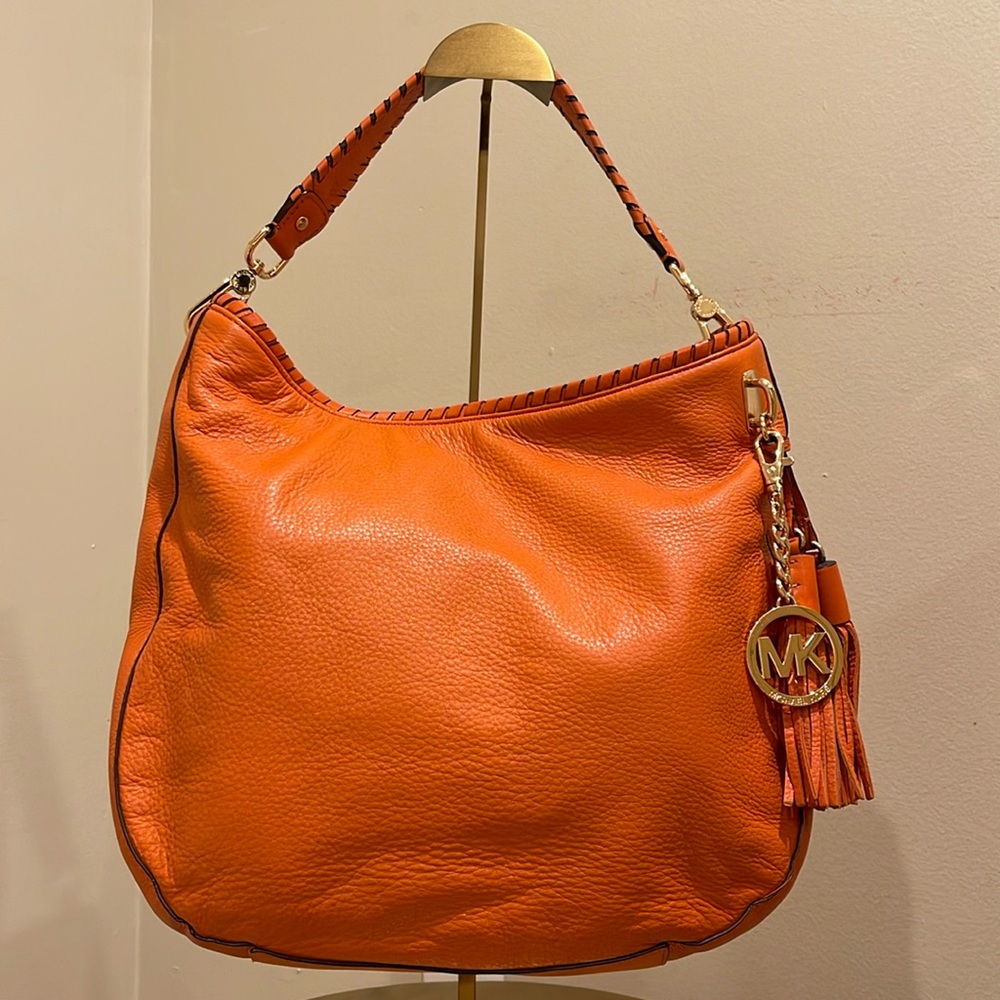Michael Kor’s leather over the shoulder hand bag